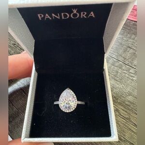 Pandora Sparkling Pear Halo Ring
Sterling silver